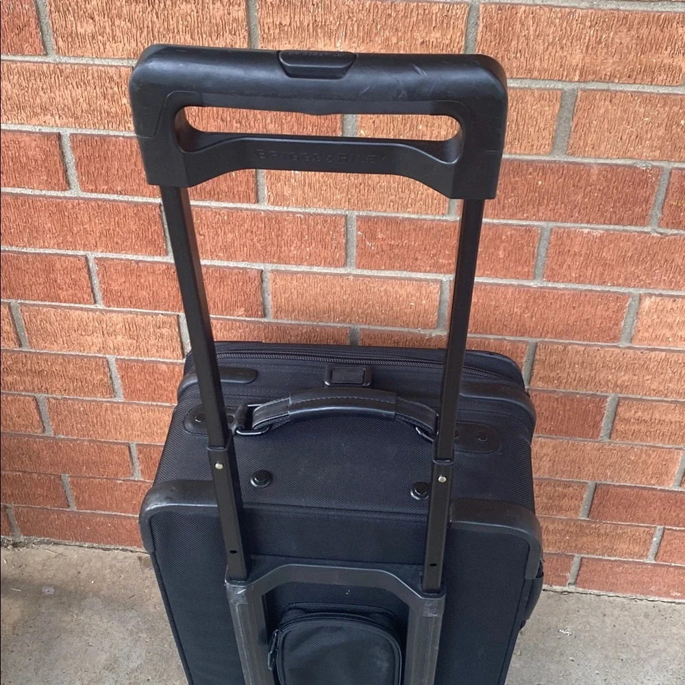 Briggs & Riley Black Rolling travel  Carry-On